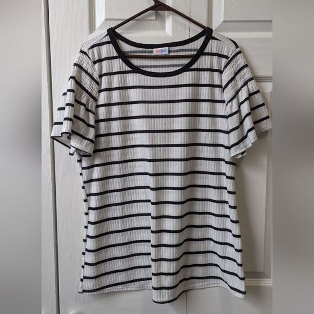 Lularoe women's top
